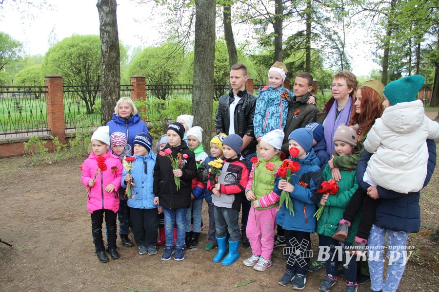 Великолучане почтили память героев Великой Отечественной (ФОТО)