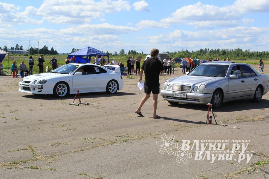 В Великих Луках прошел I этап Открытого чемпионата г. Великие Луки по Drag Racing (фото)