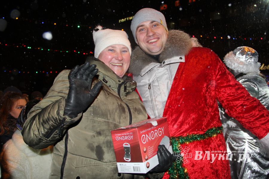 ТК «Первомайский» подарил великолучанам новогоднее волшебство (ФОТО)