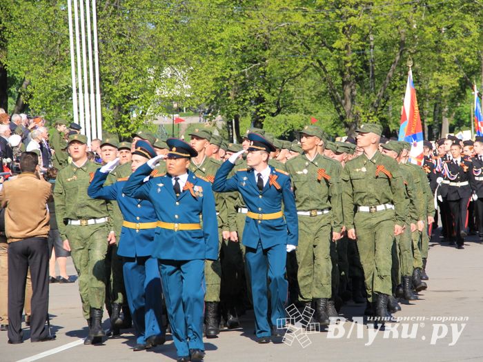 Великие Луки отмечают День Победы