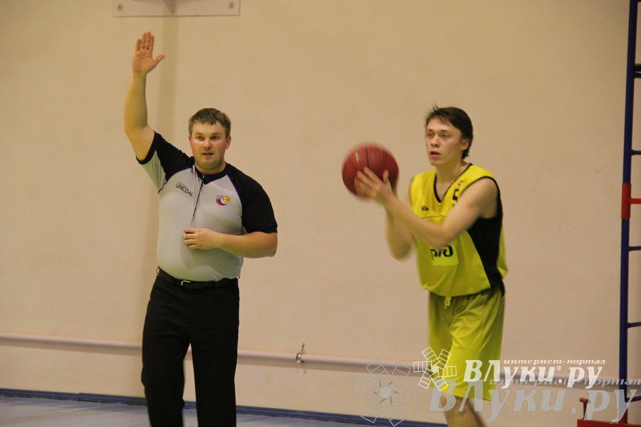 В Великих Луках проходят игры Чемпионата АСБ (фото)