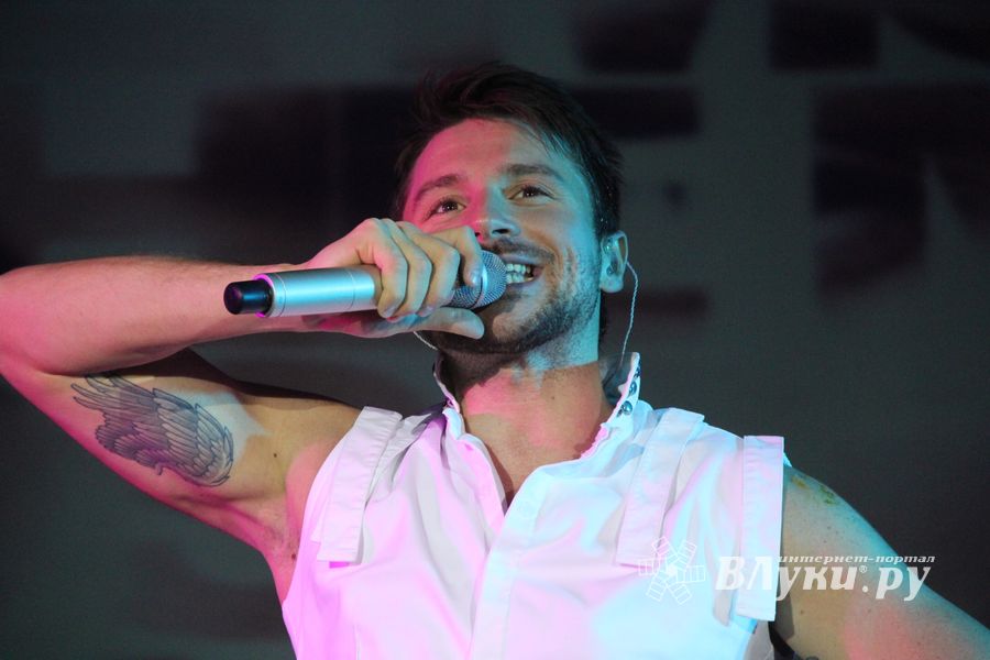 В Великих Луках состоялся концерт Сергея Лазарева