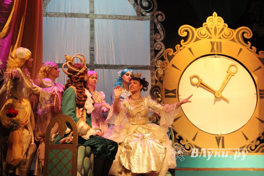 «Принцессу на горошине» и «Свинопаса» показал Великолукский драматический театр (фото)