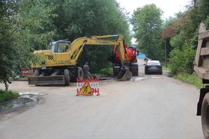 Авария на водопроводе в Великих Луках пока не устранена (ФОТО)