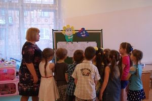 Детсадовцы осваивают правила безопасного поведения на дороге (фото)