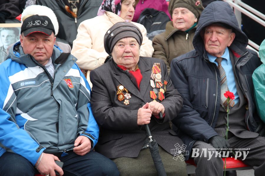 В Великих Луках прошел Парад Победы (ФОТО)