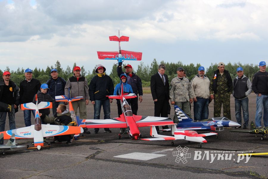В Великих Луках проходит 7-й Фестиваль авиамодельного спорта (ФОТО)