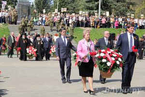 Парад Победы в Великих Луках (фото)