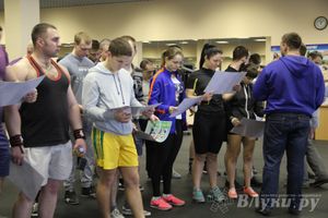 В Великих Луках состоялись Первенство города по жиму штанги и Первый Кубок города по армлифтингу (фото)