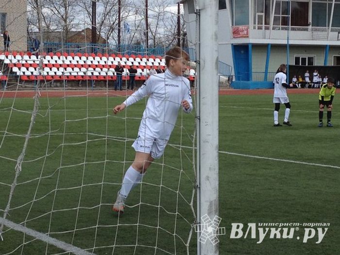 В Великих Луках стартовал Международный турнир по футболу «Луки-850» (фото)