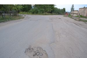 В деревне Переслегино Великолукского района нет дорог и тротуаров, жалуются местные жители (ФОТО)