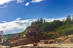 Фотофакт: Федеральную трассу М9 ремонтируют