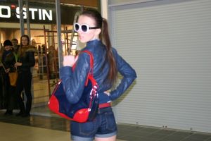 Торговый центр «Апельсин» поздравил прекрасных дам с праздником весны