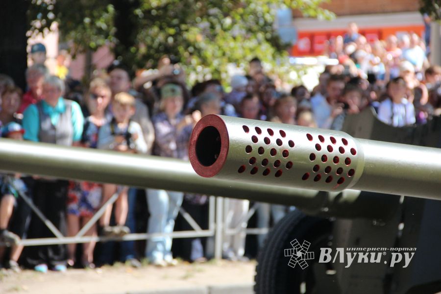 Военный парад в Великих Луках, часть II (ФОТО)