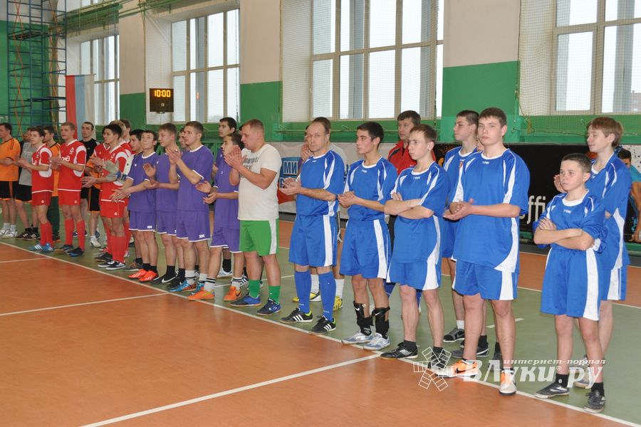 Состоялся традиционный турнир по мини-футболу с участием подростков и представителей органов власти