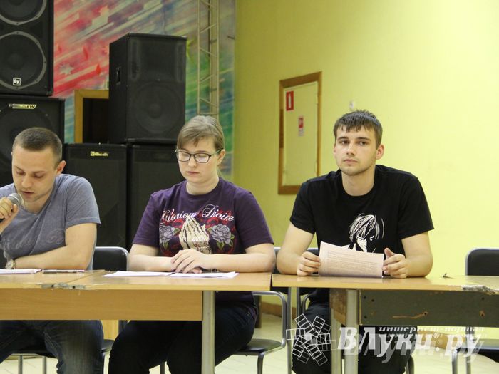 В Великих Луках прошла игра «Молодой политик» (фото)