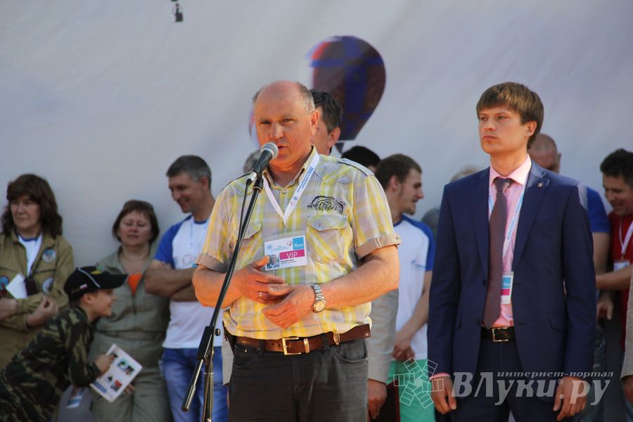 В Великих Луках открылась Международная юбилейная встреча воздухоплавателей (фото)