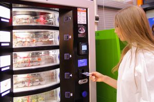 Новинка! ​В ТЦ «Апельсин» появился тортомат от кафе-кондитерской «ШокоЛатте»