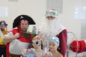 В Великолукском Айсберге прошли соревнования по плаванию на призы Деда Мороза (ФОТО)