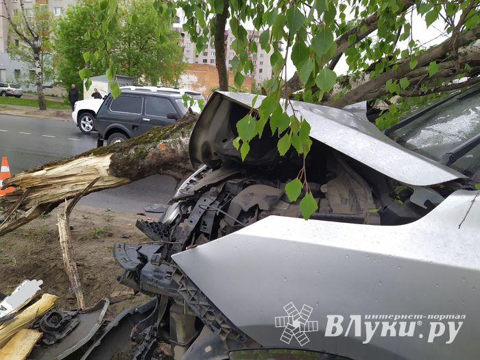 На пр-те Октябрьском произошло ДТП (ФОТО, ВИДЕО)