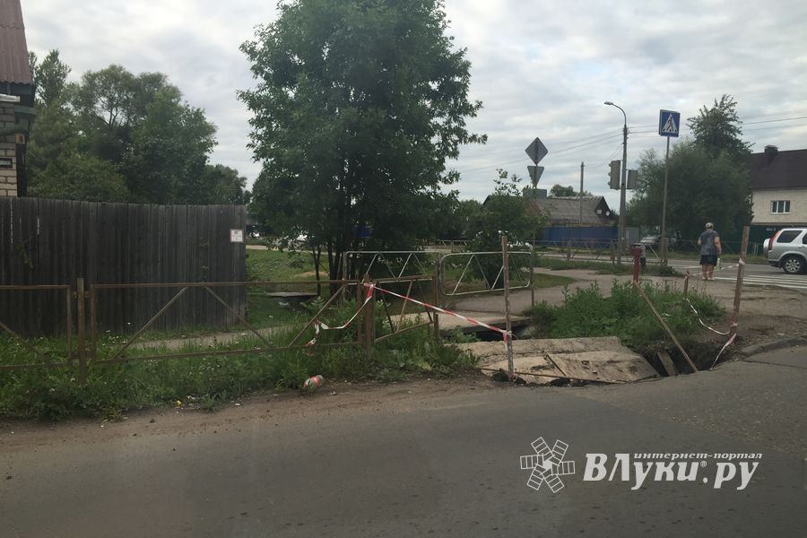 Фотофакт: ул. революционная перекресток с ул. манежная