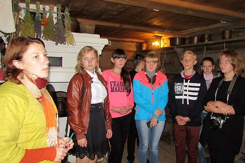 Великолукские школьники побывали на экскурсии в сельце Михайловское (фото)