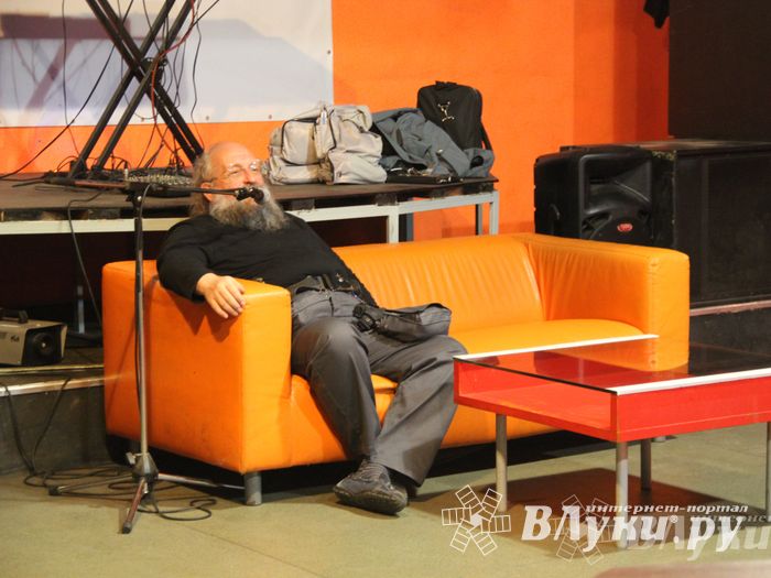 Великолучане посетили лекцию Анатолия Вассермана (фото)