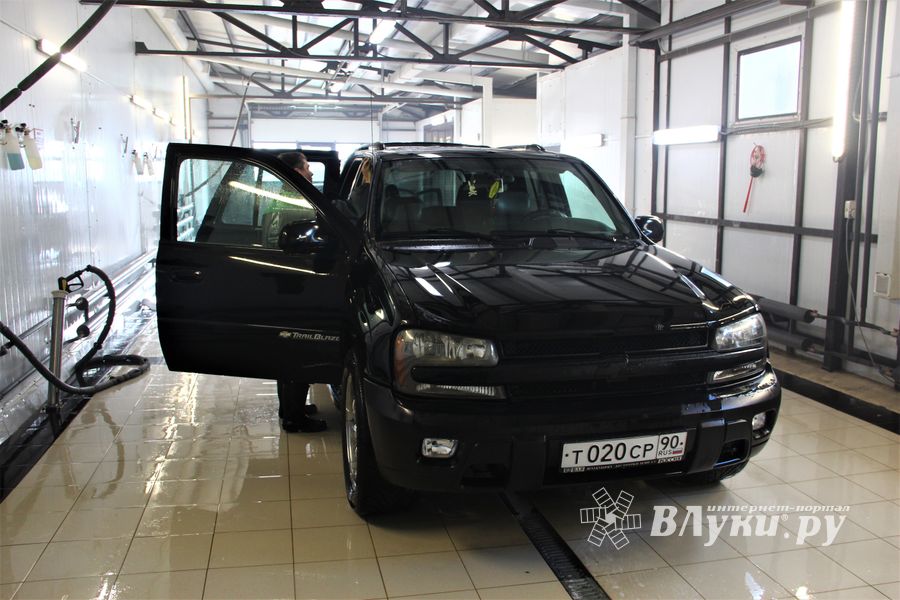 Автомойка в Великих Луках дарит подарки в День автомобилиста (ФОТО)