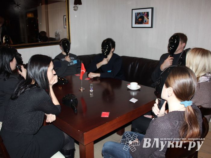 Компания "МТС" поздравляет всех своих клиентов и информационных партнеров с наступающим Новым Годом и Рождеством!