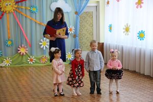 Малыши сада №1 поздравили мам и бабушек с 8 марта