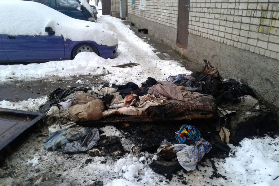 На улице Витебской в Великих Луках произошёл пожар в многоквартирном жилом доме (ФОТО)