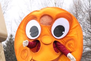 В Великих Луках сожгли Масленицу (фото)