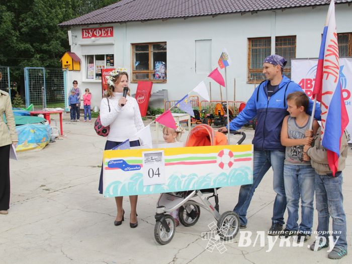 «Парад детских колясок» в День семьи, любви и верности (ФОТО)
