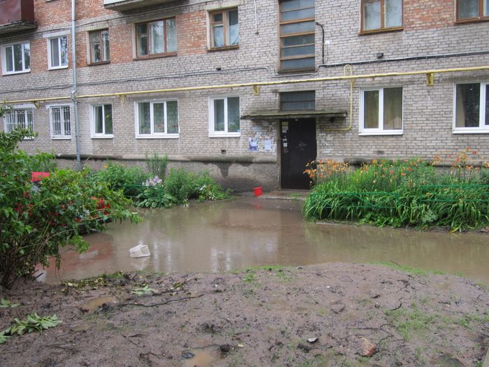 Выявлен самый затопленный двор в Великих Луках (ФОТО)