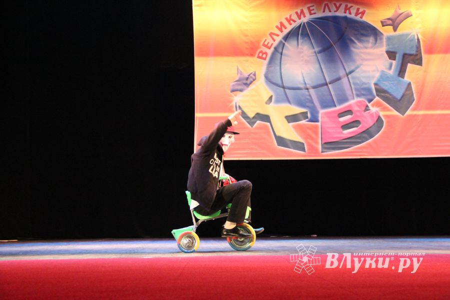 Осенняя игра КВН, посвященная 850-летию Великих Лук (фото)