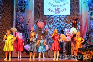 Великолукский коллектив детской песни «Летний дождь» отметил юбилей (фото)