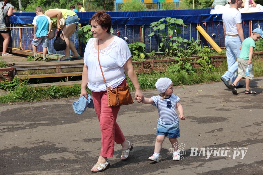 В городском парке Великих Лук прошёл День мороженого