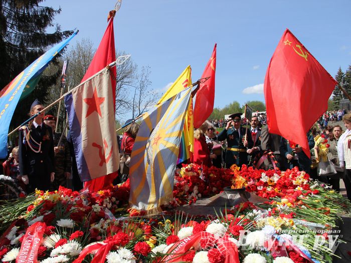 Парад Победы в Великих Луках (фото)