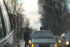 Фотофакт: На проспекте Гагарина на повороте на ул. Лазавицкая затруднено движение