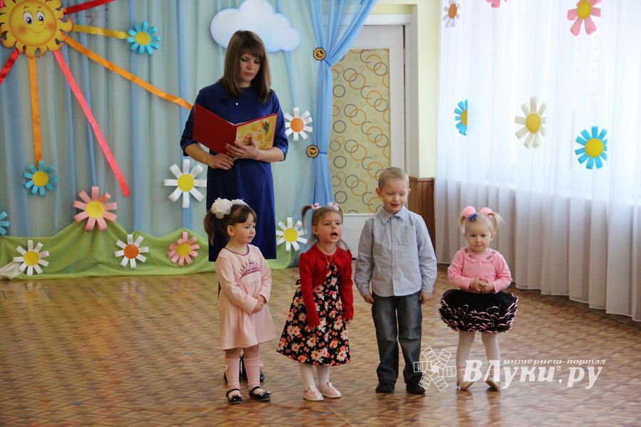 Малыши сада №1 поздравили мам и бабушек с 8 марта