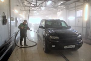 Автомойка в Великих Луках дарит подарки в День автомобилиста (ФОТО)