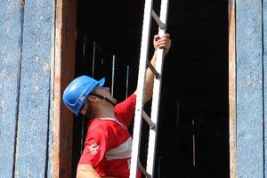 В Великих Луках прошли соревнования среди пожарных