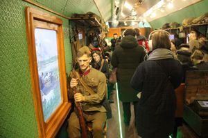 Великолучане знакомятся с «Поездом Победы» (ФОТО)