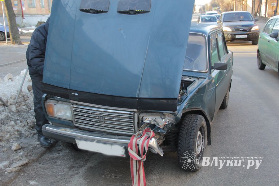 В Великих Луках произошло ДТП (ФОТО)