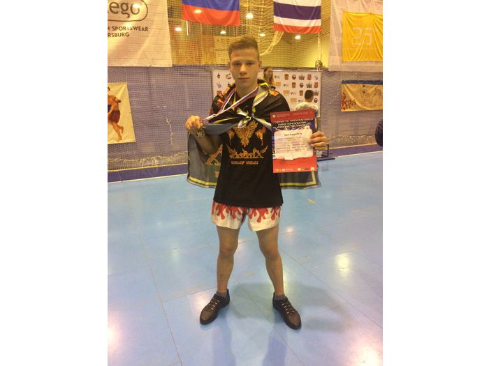 Три «золота» и «серебро» завоевали великолучане на турнире по тайскому боксу (ФОТО)