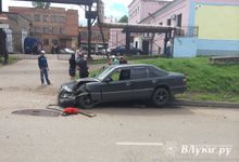 ДТП в Великих Луках: мерседес vs жигули (ФОТО)