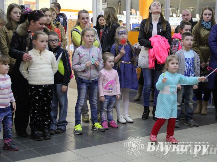 В ТЦ «Апельсин» прошла весенняя ночь распродаж