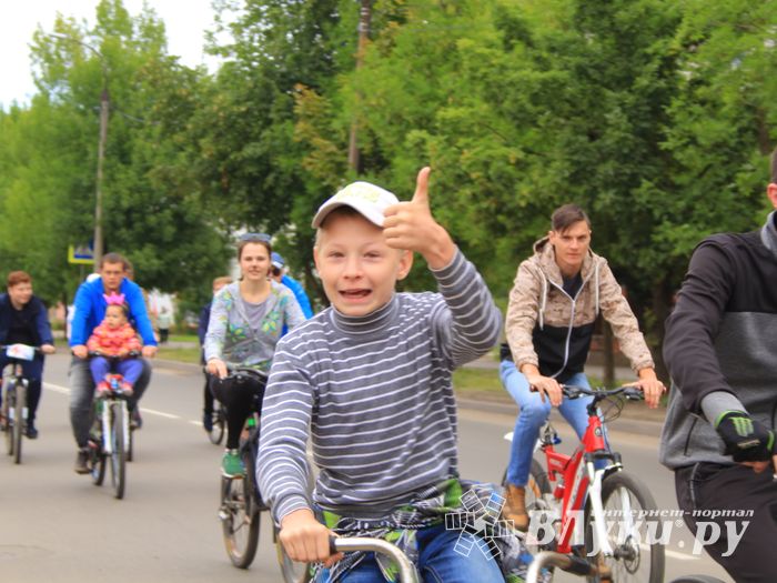 В Великих Луках прошёл Велопарад (ФОТО)