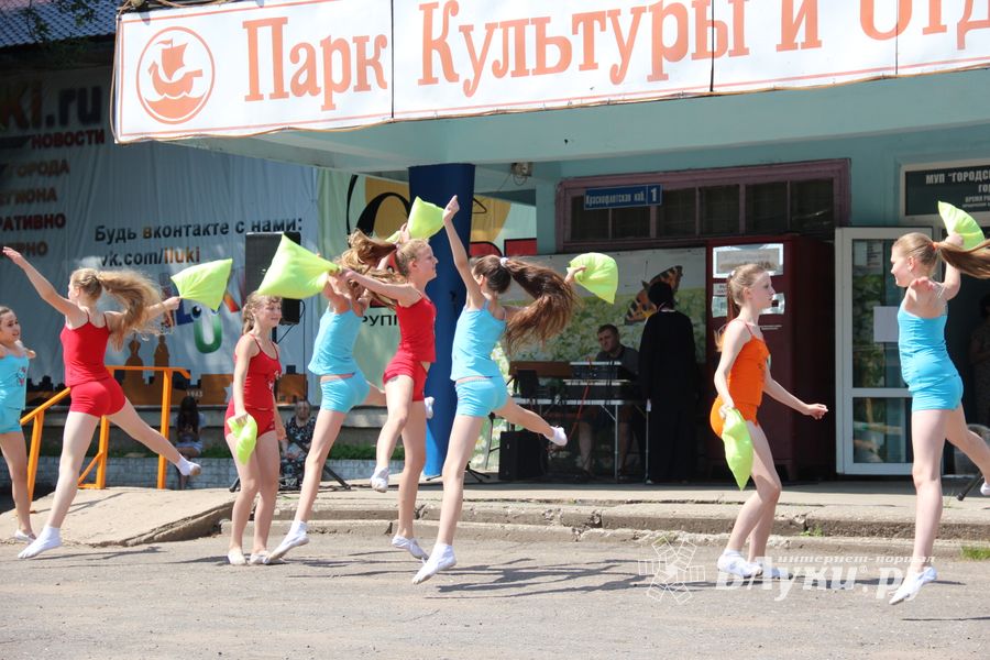 В городском парке Великих Лук прошёл День мороженого