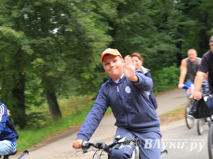 В Великих Луках прошёл Велопарад (ФОТО)